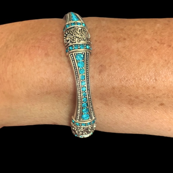 Turquoise stone silver bracelet - Picture 2 of 5